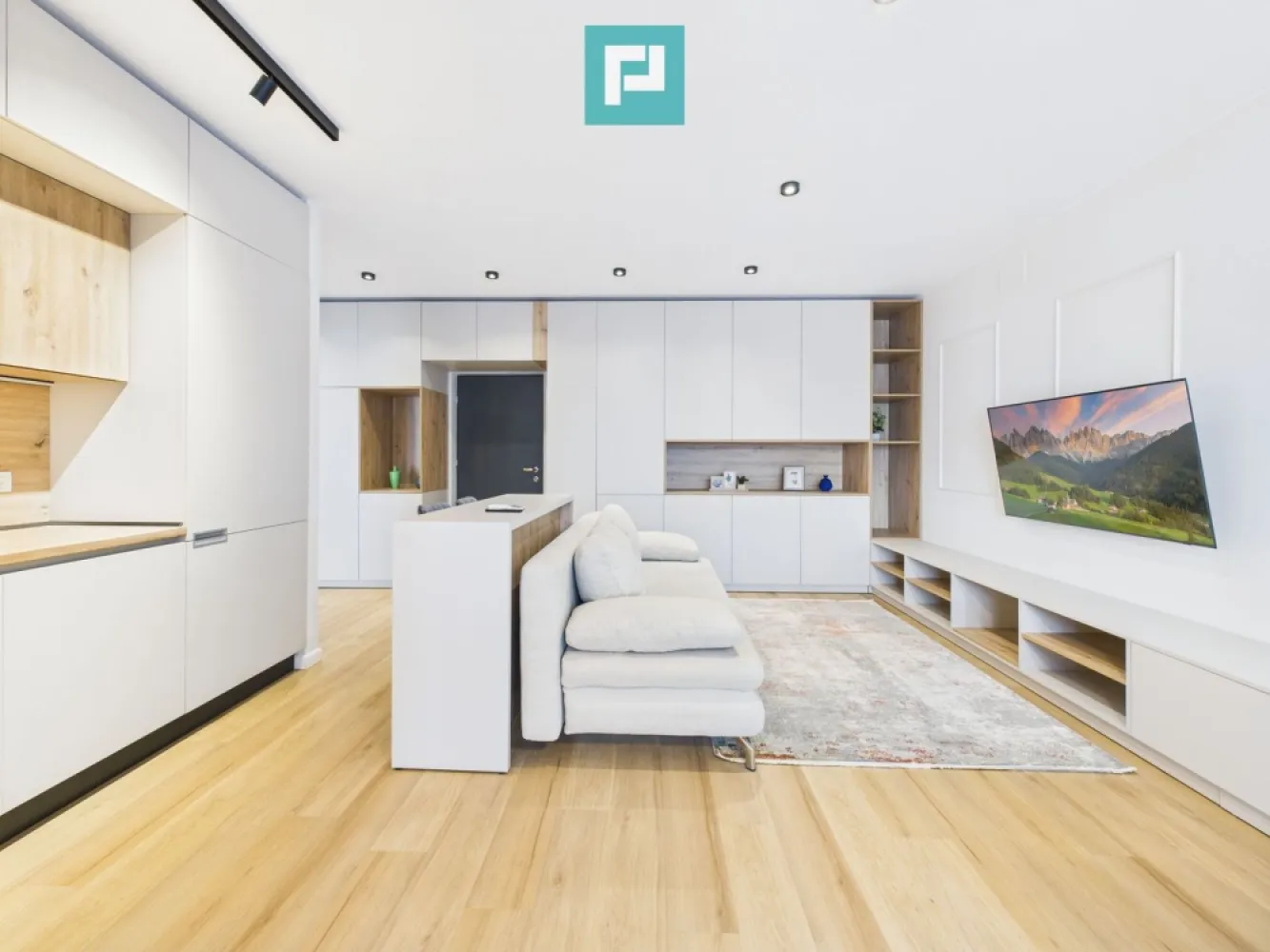 Apartament spațios, vedere și facilități premium - Apartament spațios, vedere și facilități premium Descoperă eleganța unui apartament modern de 3 camere situat în complexul rezidențial Grand Park Pipera, o comunitate exclusivistă ce oferă locatarilor acces la piscină și sală de sport private, într-un cadru verde și liniștit din nordul Capitalei. Proprietatea se remarcă prin compartimentarea eficientă și finisajele de calitate: un living generos cu bucătărie open-space, două dormitoare luminoase (dintre care unul cu baie matrimonială dotată cu cadă și lavoar cu dublă chiuvetă), o a doua baie cu duș și un balcon spectaculos de 18,2 mp, ce se întinde pe întreaga lungime a apartamentului, cu acces atât din living, cât și din dormitoare. Apartamentul beneficiază de luminozitate naturală amplă, spații de depozitare inteligente și un design interior atent gândit pentru confortul zilnic. De asemenea, locurile de parcare dedicate completează perfect confortul oferit de această proprietate. Detalii suplimentare: Localizare: Grand Park Pipera Suprafață balcon: 18,2 mp Compartimentare: living cu bucătărie open space, 2 dormitoare, 2 băi, balcon Etaj: 4 (bloc cu lift) Complex cu piscină și sală de sport pentru rezidenți Acces facil către școli internaționale, zone comerciale și parcuri Un apartament ideal pentru cei care își doresc un stil de viață modern, într-o zonă verde și bine conectată. Apartamentul se închiriază de pe persoană juridică. Dacă îți dorești un loc special în Grand Park Pipera, contactează-mă pentru detalii și vizionare! Consultant imobiliar PropertyLab Diana Ponoran 0758 409 801 CP2894995 }}