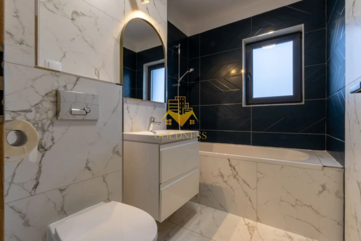 3 camere, 2 bai, parcare, bloc nou, Floresti, Tineretului, Avram Iancu - GOLDNESS Imobiliare vă propune spre închiriere un apartament cu 3 camere complet mobilat și utilat, la etajul 1 într-un imobil de 5 etaje, în Floresti. 
Apartamentul este compartimentat astfel:
 - dormitor cu pat matrimonial, dressing, noptiere, TV
 - dormitor cu pat, spatiu pentru depozitare
 - living cu bucatarie open-space complet utilată, canapea extensibila, loc de servit masa, TV
 - baie cu cada, port prosop și dulap pentru depozitare.
 - baie de serviciu
 - balcon de 5 mp.
 - logie de 7 mp

Imobilul este dotat cu toate cele necesare- centrală proprie, mașină de spălat haine, masina de spalat vase, frigider, plită electrică, hotă, etc. 
Se află în apropierea stațiilor de transport în comun, magazine, restaurante, spații verzi, farmacii, etc. 
Dispune de parcare !

Dacă sunteți interesați de acest apartament și doriți să îl vizionați, dar și pentru alte oferte sau detalii nu ezitați să ne contactați telefonic sau prin e-mail - goldnessimobiliare@gmail.com. Vă stăm la dispoziție!