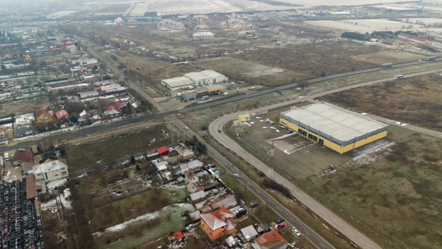 Teren 860 mp în Gai - Teren 860 mp în Gai Property Lab îți propune un teren intravilan cu o suprafață de 860 mp. Proprietatea este potrivită pentru construcția unei case, sau a unei hale industriale în urma obținerii PUZului necesar. Strada de acces este asfaltată și iluminată, iar toate utilitățile sunt în fața proprietății. Dacă iți dorești o vizionare sau mai multe informații, nu ezita să mă contactezi! Almira Boboc - Consultant Imobiliar PropertyLab Telefon: 0745 06 93 93 Email: almira.boboc@propertylab.ro Cod Proprietate 2894389 }}