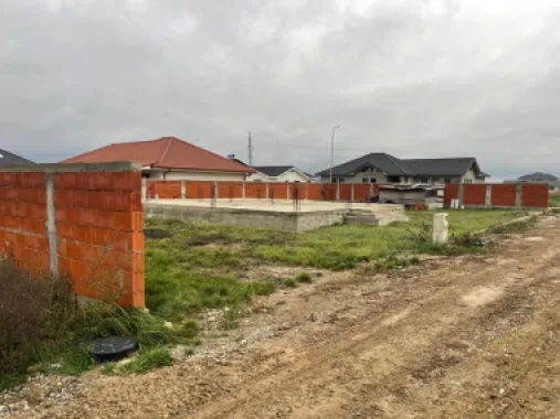 Teren intravilan, fundatie proiect casa, gard si utilitati-Zona Cheriu