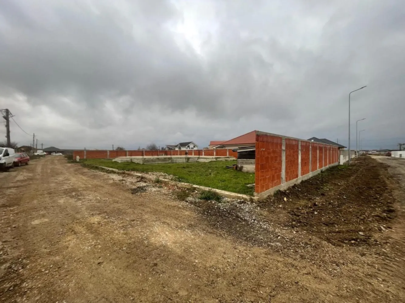 Teren intravilan, fundatie proiect casa, gard si utilitati-Zona Cheriu