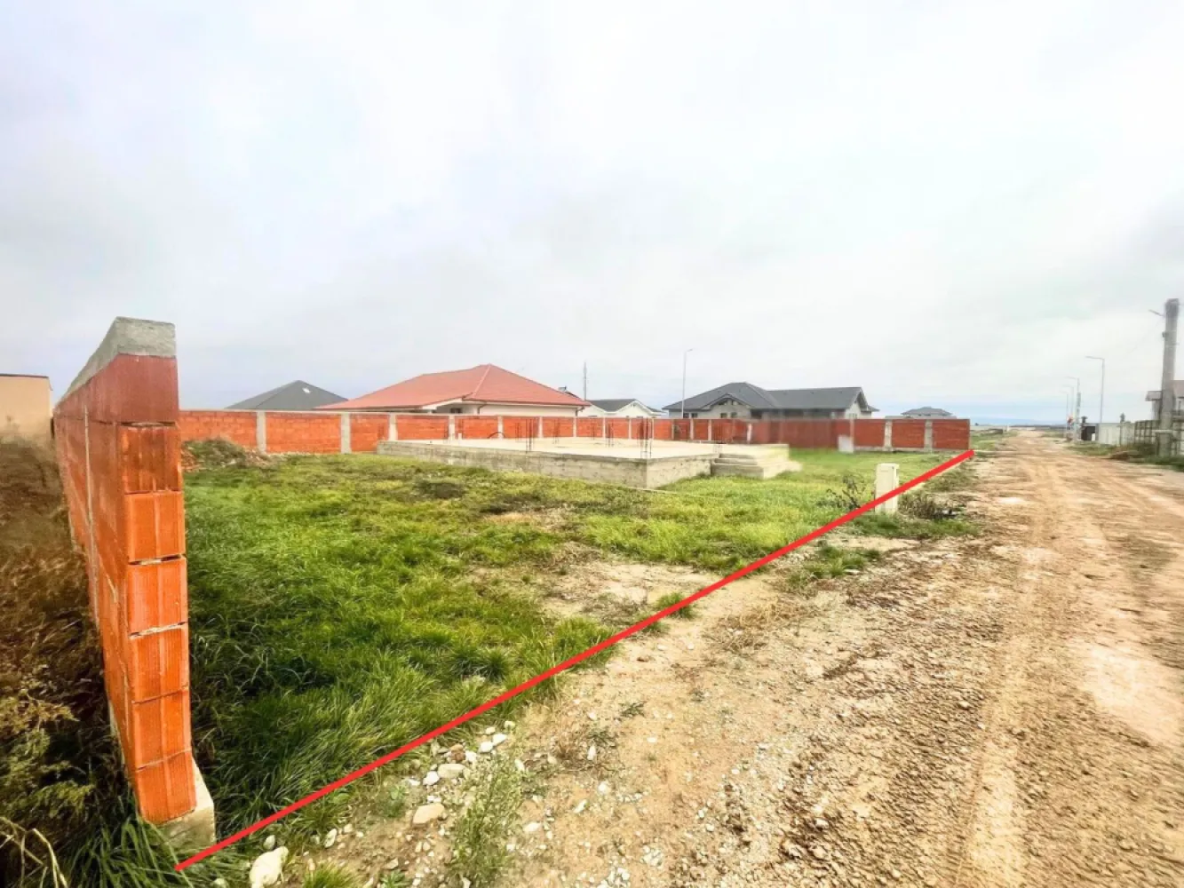 Teren intravilan, fundatie proiect casa, gard si utilitati-Zona Cheriu