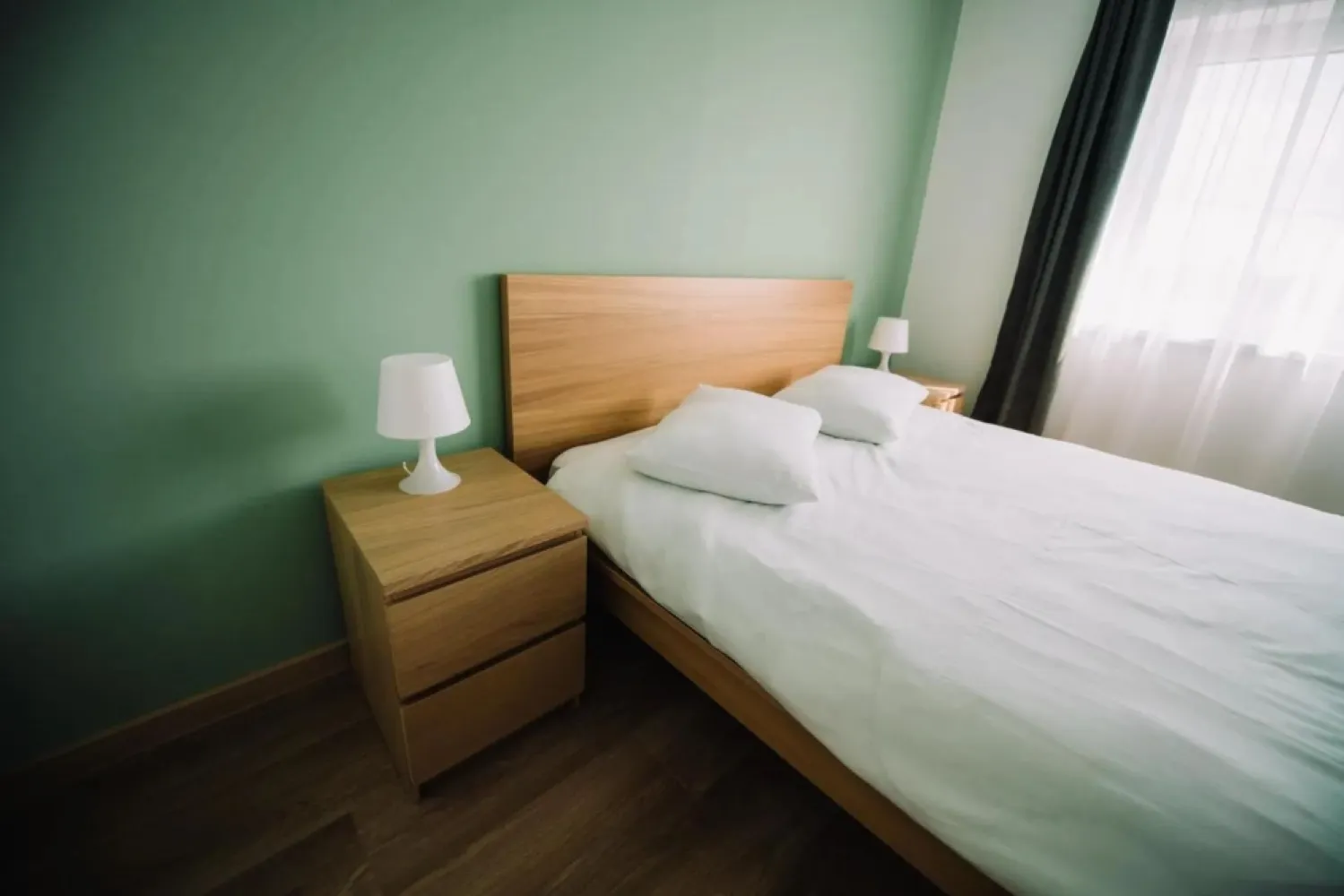 Ap cu 2 camere la cheie, mobilat/utilat + parcare inclusă-99000 e+tva - De vânzare apartament cu 2 camere la cheie, mobilat/utilat + parcare inclusă | imobil 2023 | Str. Făcliei Oportunitate de investiție: apartamente cu 2 camere, gata de închiriat (mobilat și utilat), imobil construit în 2023, Str. Făcliei – zonă liniștită, cu parcare privată. Facilități: - Predare imediată - Mobilier + electrocasnice incluse - Parcare privată inclusă - Încălzire în pardoseală + centrală pe gaz + AC - Sistem fotovoltaic – costuri optimizate (detalii la cerere) Suprafață: 50 mp utili Preț: 99.000 € + TVA Contact pentru poze, plan, disponibilități și vizionare. Sorin Gligor: 0731 290 032 }}