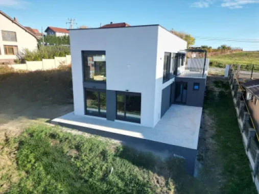 Vilă nouă design mediteranean, proiect deosebit și panoramă- 339.000 E