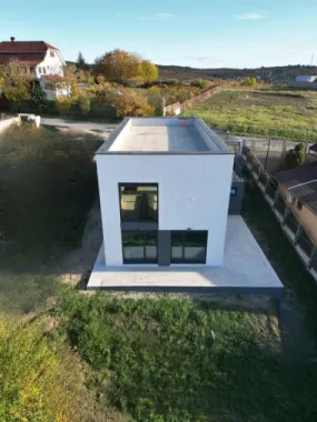 Vilă nouă design mediteranean, proiect deosebit și panoramă- 339.000 E