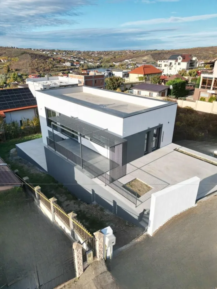 Vilă nouă design mediteranean, proiect deosebit și panoramă- 339.000 E