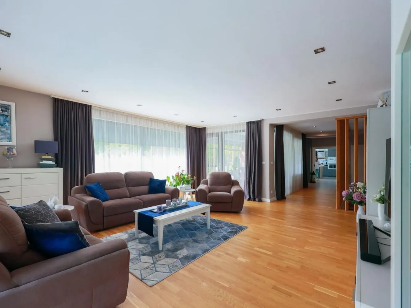 Vilă cu piscină, mobilată și utilată. Comision 0%. 410.000 Euro neg