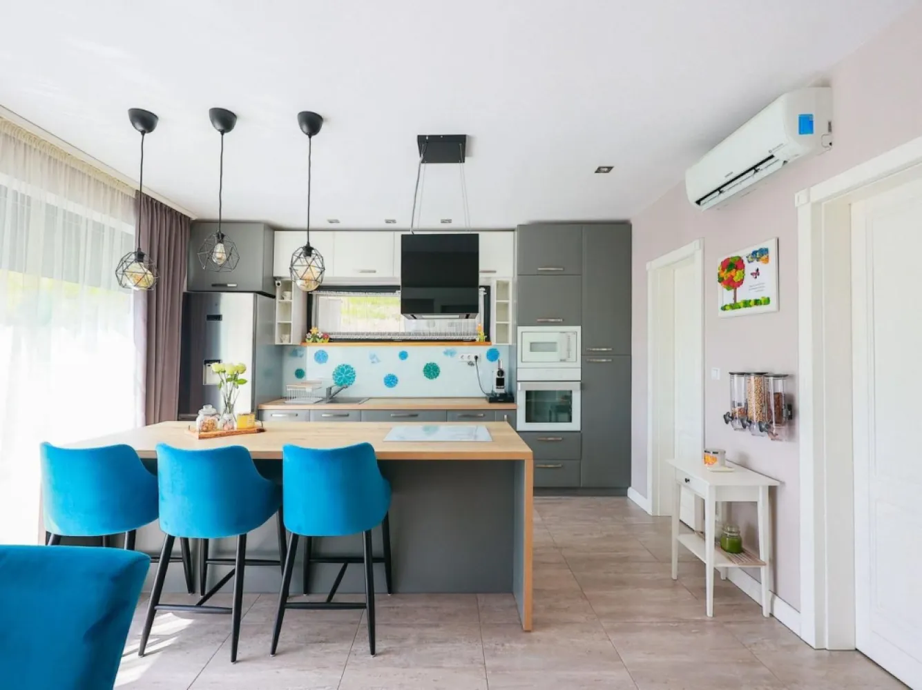 Vilă cu piscină, mobilată și utilată. Comision 0%. 410.000 Euro neg