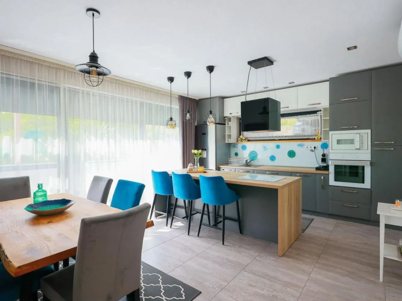 Vilă cu piscină, mobilată și utilată. Comision 0%. 410.000 Euro neg