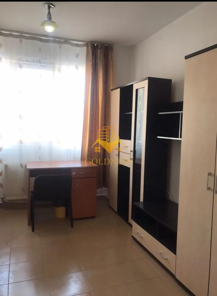 garsoniera, Gheorgheni, zona FSEGA, Iulius Mall - GOLDNESS Imobiliare vă propune spre închiriere o garsoniera camere complet mobilata și utilata, la Parter inalt într-un imobil de 4 etaje, în cartierul Gheorgheni.
Posibilitate de parcare la liber, in zona !
Se află în apropierea stațiilor de transport în comun, magazine, restaurante, spații verzi, farmacii, etc. 

Garsoniera este compartimentat astfel:
 - o camera cu canapea extensibila, spatiu pentru depozitare, comoda TV, TV, loc de luat masa
 - bucatarie complet mobilata, utilata
 - baie cu cabina de dus, spatiu pentru depozitare
Imobilul este dotat cu toate cele necesare- centrală pe bloc, mașină de spălat haine, frigider, aragaz, hotă, etc. 

Dacă sunteți interesați de acest apartament și doriți să îl vizionați, dar și pentru alte oferte nu ezitați să ne contactați telefonic sau prin e-mail. Vă stăm la dispoziție!

Pentru intermediere se percepe un comision de 50% din prețul chiriei!