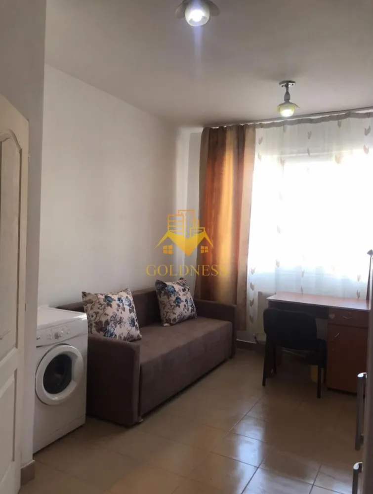 garsoniera, Gheorgheni, zona FSEGA, Iulius Mall - GOLDNESS Imobiliare vă propune spre închiriere o garsoniera camere complet mobilata și utilata, la Parter inalt într-un imobil de 4 etaje, în cartierul Gheorgheni.
Posibilitate de parcare la liber, in zona !
Se află în apropierea stațiilor de transport în comun, magazine, restaurante, spații verzi, farmacii, etc. 

Garsoniera este compartimentat astfel:
 - o camera cu canapea extensibila, spatiu pentru depozitare, comoda TV, TV, loc de luat masa
 - bucatarie complet mobilata, utilata
 - baie cu cabina de dus, spatiu pentru depozitare
Imobilul este dotat cu toate cele necesare- centrală pe bloc, mașină de spălat haine, frigider, aragaz, hotă, etc. 

Dacă sunteți interesați de acest apartament și doriți să îl vizionați, dar și pentru alte oferte nu ezitați să ne contactați telefonic sau prin e-mail. Vă stăm la dispoziție!

Pentru intermediere se percepe un comision de 50% din prețul chiriei!