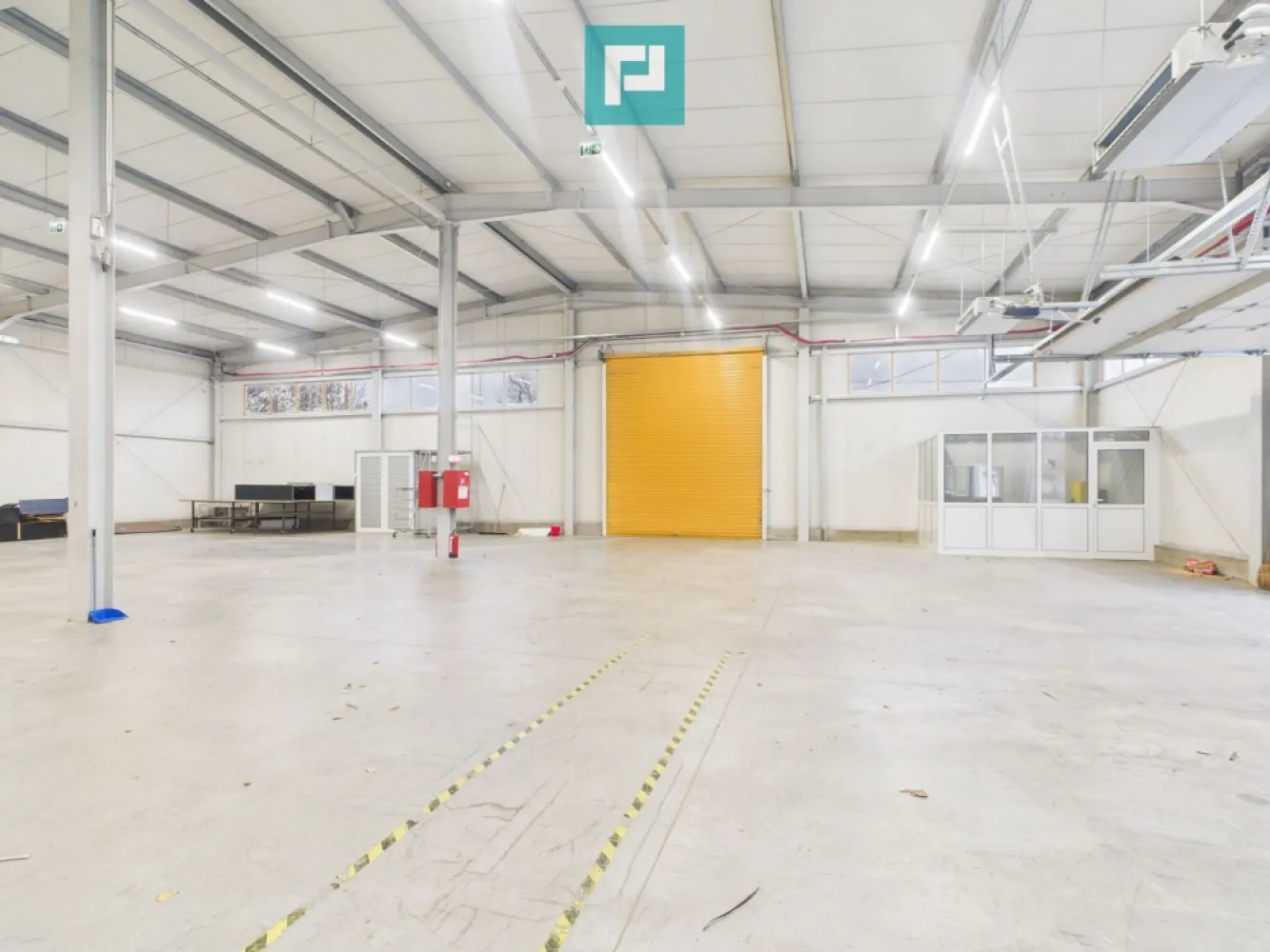 Hală industrială 800mp - Hală industrială modernă în Timișoara Se oferă spre închiriere hală industrială situată în Timișoara- zona Ronaț, zonă urbană bine conectată, cu acces facil către zona de nord și centrul orașului. Caracteristici generale: • Suprafață totală utilă: aprox. 1.000 mp • Hală producție / depozitare: aprox 800 mp • Birouri și anexe administrative: 200 mp (birouri, grupuri sanitare, vestiare) • Teren aferent: aprox. 2.000 mp • Inălțimi: H max=6.3 coamă, h min=5.5m streasină • Curte betonată, împrejmuită, cu parcare privată generoasă • Acces TIR cu drive-in (trafic urban) • Două porți industriale automatizate, dimensiuni 4x4.5m si 3.4x2.7m • Posibilitate showroom la parter, cu acces direct Dotări și facilități: • Construcție pe structură metalică, cu închideri din panouri sandwich • Stare foarte bună / excelentă • Curent trifazat – putere instalată 130 kW • Sistem de încălzire pe gaz (hală + birouri) • Iluminat natural • Instalații PSI cu hidranți • Autorizație ISU • Sistem de alarmă • Porți de acces în incintă, automatizate • Spații sanitare, vestiare, sală de mese Avantaje și utilizări recomandate: • Poziție urbană foarte bună • Acces rapid la artere principale și transport public • Ideală pentru: producție ușoară, depozitare, logistică urbană, service, showroom sau activități comerciale/industriale Sună-mă pentru detalii și vizionare! Remus Beiușanu Telefon: 0785.997.537 Email: remus.beiusanu@propertylab.ro CP2891086 }}