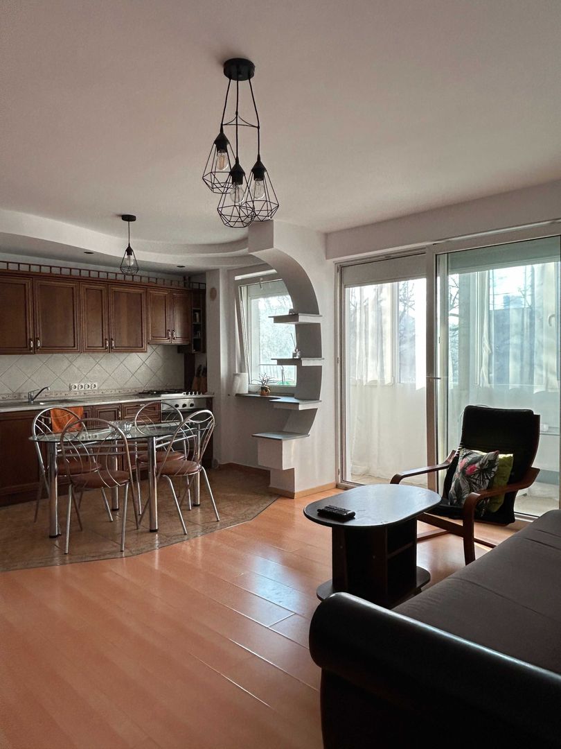 Apartament 2 camere renovat la intrarea în Cișmigiu / bloc reabilitat
