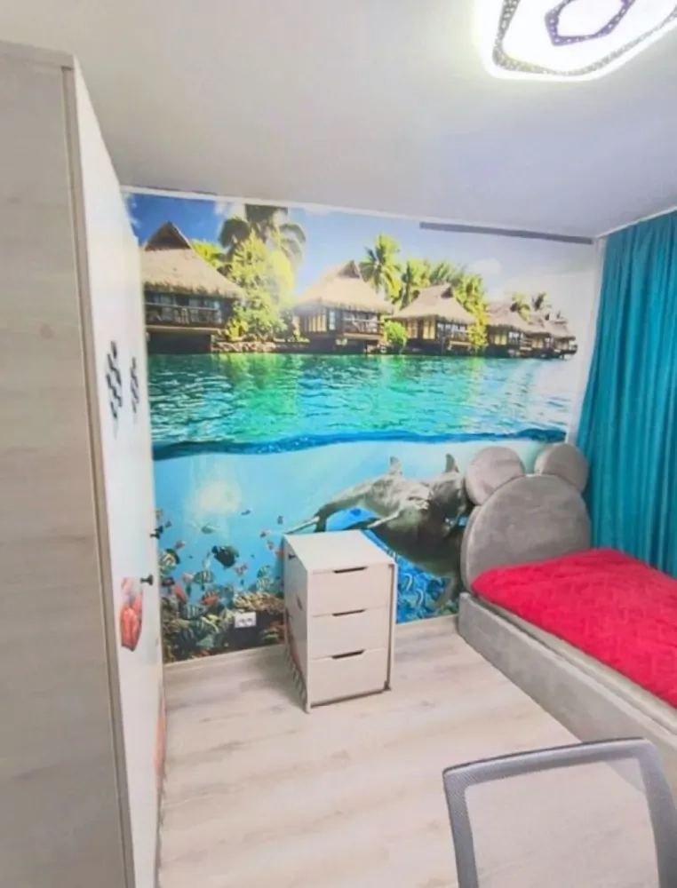 De inchiriat apartament 3 camere Micro 16, 450 euro - Se închiriază apartament spațios, cu o suprafață de 75 mp, situat în Micro 16, la etajul 4.
Apartamentul este compartimentat astfel:
- bucătărie;
- living;
- 2 dormitoare;
- 2 băi.
Locuința este mobilată și utilată complet, exact ca în fotografii, fiind pregătită pentru mutare imediată.
Preț: 450 euro/lună.
Garantie returnabila 450 euro.
Se percepe comision de tranzactionare.
Se închiriază doar persoanelor serioase, care doresc să întrețină și să respecte proprietatea.
Pentru mai multe informații și programarea unei vizionări, vă rugăm să ne contactați 0741.030.291 Marilena.