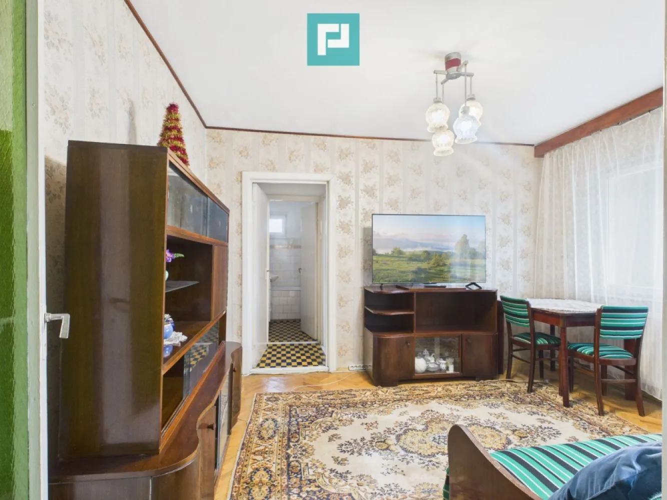 Apartament 3 camere, 60 mpu, Calea Torontalului - Propunem spre închiriere apartament cu 3 camere, situat pe Calea Torontalului, într-o zonă foarte bine conectată, lângă Piața Consiliul Europei, cu vedere spre Iulius Mall (la doar 300 m). Caracteristici: - Semidecomandat - Suprafață: 60 mp - Etaj 8 din 10, într-un bloc cu lift modernizat Compartimentare: - living luminos cu balcon închis - două dormitoare - bucătărie funcțională - baie cu geam- Apartamentul este mobilat clașic, utilat cu aragaz, frigider, microunde, mașină de spălat. Blocul este izolat termic, dotat cu geamuri termopan, iar încălzirea se realizează prin rețeaua de termoficare a orașului. Vecinătăți și facilități: - Lidl - Iulius Mall – 300 m - Piața Consiliul Europei - Școala Generală nr. 24 - Bazinul de înot Dacia - Acces facil la mijloace de transport, magazine și zone verzi Ideal pentru cuplu, familie sau persoane care doresc acces rapid către zona de nord a orașului. Pentru mai multe informații sau programarea unei vizionări, nu ezitați să mă contactați: Eugenia Oancea: 0744 549 059 eugenia.oancea@propertylab.ro CP2887621 }}