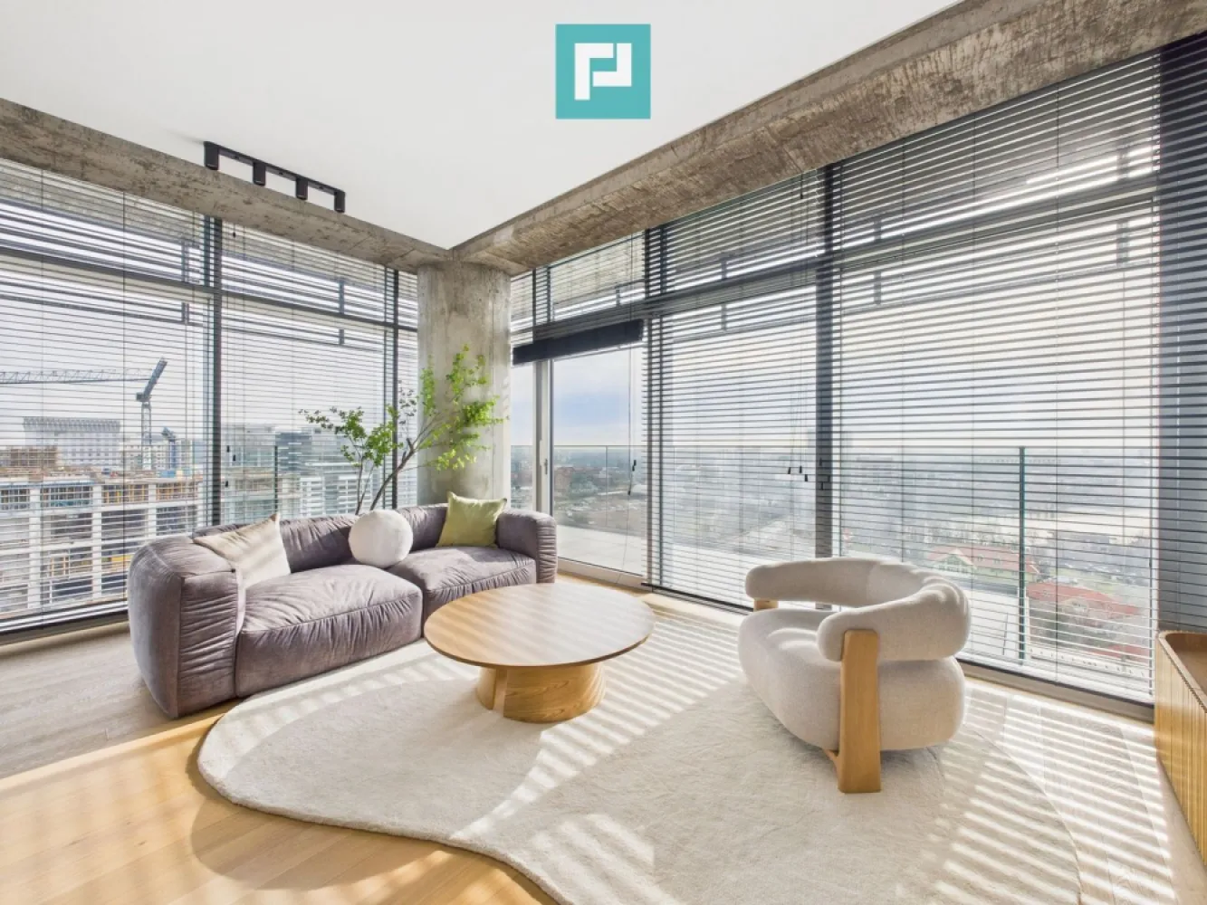 Apartament 3 camere | High-End | Prima închiriere - Descoperă un apartament exclusivist de 3 camere, aflat la prima închiriere, situat la etajul 12 în prestigiosul ansamblu Up-Site Floreasca – Sector 2. Priveliștea panoramică asupra orașului și a Lacului Floreasca este pur și simplu spectaculoasă – genul de view care îți taie respirația, zi de zi. Apartamentul a fost amenajat cu arhitect și designer de interior, folosind finisaje premium și soluții inteligente de compartimentare. Dispune de: living generos și luminos 2 dormitoare elegante dressing separat multiple spații de depozitare atent integrate Pentru confort maxim, proprietatea include: 2 locuri de parcare subterane, dotate cu stație de încărcare pentru mașină electrică boxă de depozitare cu supraveghere video Ansamblul Up-Site oferă facilități de top pentru un stil de viață ridicat: piscină interioară curte interioară amenajată siguranță, intimitate și un ambient premium Un apartament ideal pentru cei care caută lux, vedere excepțională și un lifestyle modern, într-una dintre cele mai dorite zone din București. }}