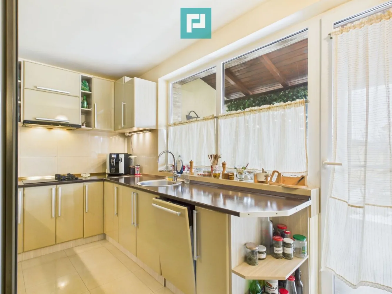 Vilă elegantă cu etaj în Zădăreni