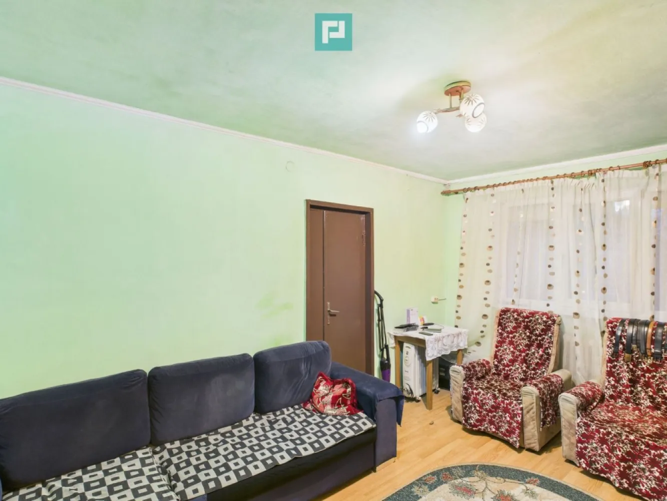 Apartament 2 camere, mobilat, Rogerius - Apartament 2 camere, mobilat, Rogerius – str. Galileo Galilei | Parcare proprie Se oferă spre vânzare apartament cu 2 camere, situat în cartierul Rogerius, pe strada Galileo Galilei, într-o zonă liniștită și bine conectată la toate facilitățile urbane esențiale. Detalii proprietate: Suprafață utilă: 38 mp Compartimentare: 2 camere Etaj: 3 din 5 Stare: bună, întreținut Mobilare: se vinde mobilat complet sau nemobilat, în funcție de preferințele cumpărătorului Parcare: loc de parcare propriu, plătit integral pentru anul 2026 Avantaje locație: Zonă foarte liniștită, ideală pentru locuit In apropiere de școli, piață, cafenele Acces rapid la transport public Aproape de spital și alte puncte de interes Cartier apreciat, potrivit atât pentru locuire personală, cât și pentru investiție Apartamentul este ideal pentru: Cupluri Persoane singure Investiție (închiriere pe termen lung) 📞 Pentru mai multe detalii sau programarea unei vizionări, nu ezita să mă contactezi. Roxana Hanes - Consultant Imobiliar Property Lab Tel - 0774 588 104 Email - roxana.hanes@propertylab.ro Cod - CP2880750 }}