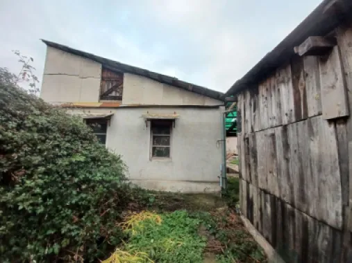 Casă, singur în curte, 500 mp, Muntele Găina. 160 000 E. Comision 0.