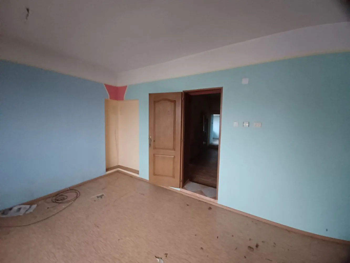 Casă, singur în curte, 500 mp, Muntele Găina. 160 000 E. Comision 0.