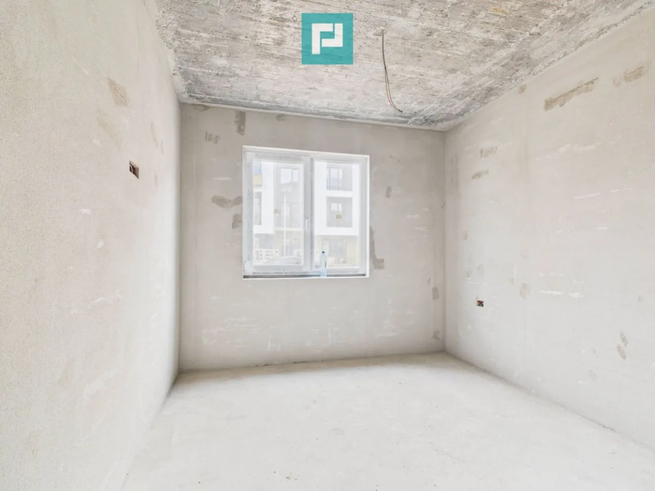 Apartament 3 camere cu curte proprie în Giroc - Apartament 3 camere – 81 mp, curte proprie, gata să-l personalizezi sau să-l transformi în SAD | Giroc Îți oferim spre vânzare un apartament de 3 camere, cu suprafață utilă de 81 mp, aflat la gri, cu termen de finalizare iunie 2026, situat într-o comună atât de primitoare precum Giroc, aproape de Timișoara, cu școli bune, infrastructură în dezvoltare și natură la doi pași. E șansa ta să-l personalizezi exact așa cum îți dorești, fără compromisuri. Caracteristici cheie: 3 camere | 81 mp utili Parter, cu intrare din două părți Curte exterioară proprie, destinată exclusiv acestui apartament Posibilitate de schimbare a destinației în SAD (spațiu comercial) Compartimentare eficientă, potrivită atât pentru locuire, cât și pentru activități profesionale Bloc intim, cu regim redus de înălțime Calitate a construcției: Zidărie solidă din cărămidă, cu izolație completă exterior–interior Pereți interiori din cărămidă + vată bazaltică – confort termic și izolare fonică excelentă Geamuri Salamander tripan – eficiență energetică și lumină naturală din plin Ușă metalică la intrare, uși interioare MDF Acoperiș cu țiglă de beton, durabil și rezistent în timp Ideal pentru: locuință personală cabinet medical / stomatologic birouri, salon, sediu firmă investiție cu randament bun Preț negociabil, în funcție de stadiul finalizării Finalizare estimată: iunie 2026 O oportunitate excelentă de a investi într-un apartament solid, versatil, într-o zonă liniștită, cu acces rapid către Timișoara și toate facilitățile necesare unui stil de viață echilibrat. Contactează-mă pentru vizionare sau detalii – sunt aici să te ajut să faci pasul acesta important! Consultant imobiliar : Laurențiu Caraman Telefon : 0721824896 Email : laurențiu.caraman@propertylab.ro CP2875939 }}