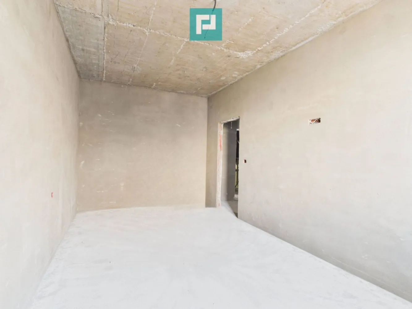 Apartament 2 camere la gri – Giroc - Apartament 2 camere la gri – Giroc | Finalizare iunie 2026 Îți prezentăm oportunitatea de a-ți crea acasă exact așa cum visezi, fără compromisuri, într-una dintre cele mai primitoare comune din apropierea Timișoarei – Giroc, un loc unde liniștea, natura și accesul rapid la oraș se îmbină armonios. Zonă ideală pentru familii, cu școli bune, facilități moderne și aer curat. Apartamentul este la gri, cu finalizare estimată în iunie 2026, oferindu-ți libertatea totală de personalizare. Detalii proprietate: Suprafață utilă: 54.8 mp Compartimentare: decomandat 2 camere Etaj intermediar Bloc intim, cu doar 3 etaje Balcon de 5 mp, perfect pentru momente de relaxare Construcție și finisaje de calitate: Zidărie solidă din cărămidă, cu izolație completă exterior–interior Pereți interiori din cărămidă cu vată bazaltică – confort termic și fonic sporit Geamuri Salamander tripan pentru eficiență energetică și lumină naturală Ușă metalică la intrare și uși interioare MDF, elegante Acoperiș cu țiglă de beton, durabil și rezistent în timp Preț negociabil, în funcție de stadiul finalizării. Această proprietate este mai mult decât o investiție – este începutul unui stil de viață echilibrat, într-o comunitate în plină dezvoltare, cu acces rapid către Timișoara. Contactează-mă pentru vizionare sau detalii – sunt aici să te ajut să faci pasul acesta important! Consultant imobiliar : Laurențiu Caraman Telefon : 0721824896 Email : laurențiu.caraman@propertylab.ro CP2858332 }}