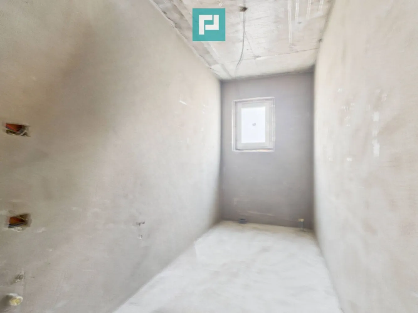 Apartament 2 camere la gri – Giroc - Apartament 2 camere la gri – Giroc | Finalizare iunie 2026 Îți prezentăm oportunitatea de a-ți crea acasă exact așa cum visezi, fără compromisuri, într-una dintre cele mai primitoare comune din apropierea Timișoarei – Giroc, un loc unde liniștea, natura și accesul rapid la oraș se îmbină armonios. Zonă ideală pentru familii, cu școli bune, facilități moderne și aer curat. Apartamentul este la gri, cu finalizare estimată în iunie 2026, oferindu-ți libertatea totală de personalizare. Detalii proprietate: Suprafață utilă: 54.8 mp Compartimentare: decomandat 2 camere Etaj intermediar Bloc intim, cu doar 3 etaje Balcon de 5 mp, perfect pentru momente de relaxare Construcție și finisaje de calitate: Zidărie solidă din cărămidă, cu izolație completă exterior–interior Pereți interiori din cărămidă cu vată bazaltică – confort termic și fonic sporit Geamuri Salamander tripan pentru eficiență energetică și lumină naturală Ușă metalică la intrare și uși interioare MDF, elegante Acoperiș cu țiglă de beton, durabil și rezistent în timp Preț negociabil, în funcție de stadiul finalizării. Această proprietate este mai mult decât o investiție – este începutul unui stil de viață echilibrat, într-o comunitate în plină dezvoltare, cu acces rapid către Timișoara. Contactează-mă pentru vizionare sau detalii – sunt aici să te ajut să faci pasul acesta important! Consultant imobiliar : Laurențiu Caraman Telefon : 0721824896 Email : laurențiu.caraman@propertylab.ro CP2858332 }}