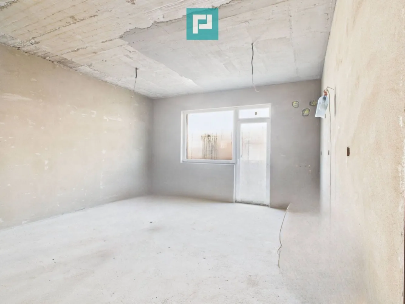 Apartament 2 camere la gri – Giroc - Apartament 2 camere la gri – Giroc | Finalizare iunie 2026 Îți prezentăm oportunitatea de a-ți crea acasă exact așa cum visezi, fără compromisuri, într-una dintre cele mai primitoare comune din apropierea Timișoarei – Giroc, un loc unde liniștea, natura și accesul rapid la oraș se îmbină armonios. Zonă ideală pentru familii, cu școli bune, facilități moderne și aer curat. Apartamentul este la gri, cu finalizare estimată în iunie 2026, oferindu-ți libertatea totală de personalizare. Detalii proprietate: Suprafață utilă: 54.8 mp Compartimentare: decomandat 2 camere Etaj intermediar Bloc intim, cu doar 3 etaje Balcon de 5 mp, perfect pentru momente de relaxare Construcție și finisaje de calitate: Zidărie solidă din cărămidă, cu izolație completă exterior–interior Pereți interiori din cărămidă cu vată bazaltică – confort termic și fonic sporit Geamuri Salamander tripan pentru eficiență energetică și lumină naturală Ușă metalică la intrare și uși interioare MDF, elegante Acoperiș cu țiglă de beton, durabil și rezistent în timp Preț negociabil, în funcție de stadiul finalizării. Această proprietate este mai mult decât o investiție – este începutul unui stil de viață echilibrat, într-o comunitate în plină dezvoltare, cu acces rapid către Timișoara. Contactează-mă pentru vizionare sau detalii – sunt aici să te ajut să faci pasul acesta important! Consultant imobiliar : Laurențiu Caraman Telefon : 0721824896 Email : laurențiu.caraman@propertylab.ro CP2858332 }}