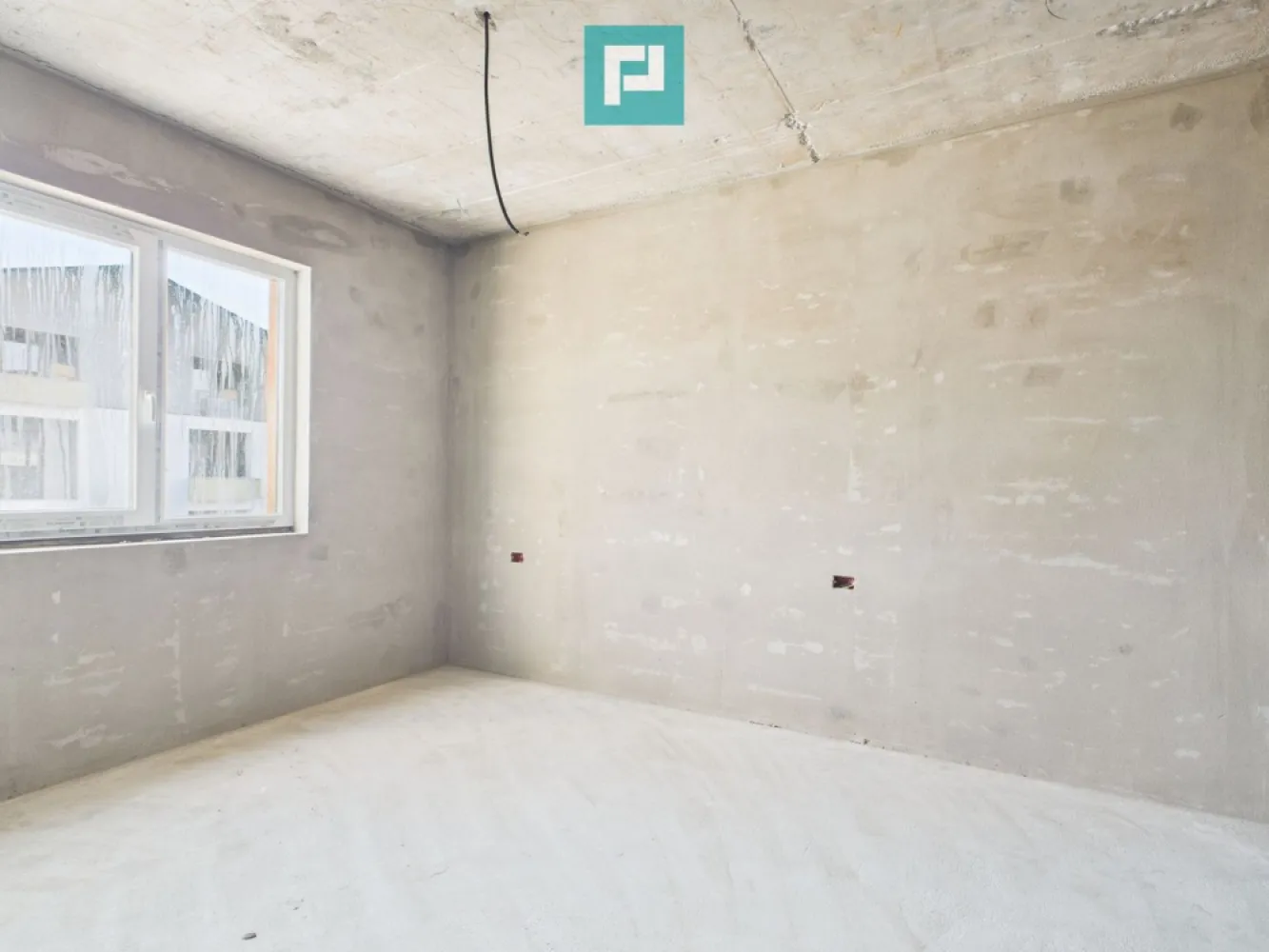 Apartament 2 camere la gri,personalizabil,Giroc - Va propun acest apartament la gri, gata de finalizare în iunie 2026, într-o comună atât de primitoare precum Giroc, aproape de Timișoara, cu școli bune și natură la doi pași. E șansa ta să-l personalizezi exact cum îți dorești, fără compromisuri. Are 59 mp generoși, decomandat, 2 camere la etaj intermediar într-un bloc intim de doar 3 etaje, plus un balcon de 5 mp unde să te bucuri de momente liniștite cu cei dragi, e gândit pentru o viață armonioasă. Zidărie solidă din cărămidă cu izolație completă exterior-interior. Pereți interiori din cărămidă cu vată bazaltică, pentru căldură iarna, răcoare vara și liniște absolută. Geamuri Salamander tripan pentru eficiență energetică și lumină naturală. Uși metalice rezistente la intrare și uși MDF elegante în interior. Acoperiș cu țiglă de beton durabilă, rezistentă la orice caprici al vremii. Prețul este negociabil, în funcție de stadiul finalizării. E o oportunitate ideală să investești într-un cămin solid, într-o comună cu acces rapid la Timișoara, școli și facilități. E mai mult decât o investiție; e fundația unui viitor luminos. Te invit cu căldură să mă suni sau să vii să discutăm – sunt aici să te ghidez cu răbdare în acest pas frumos! Contactează-mă pentru vizionare sau detalii – sunt aici să te ajut să faci pasul acesta important! Consultant imobiliar : Laurențiu Caraman Telefon : 0721824896 Email : laurențiu.caraman@propertylab.ro CP2858320 }}