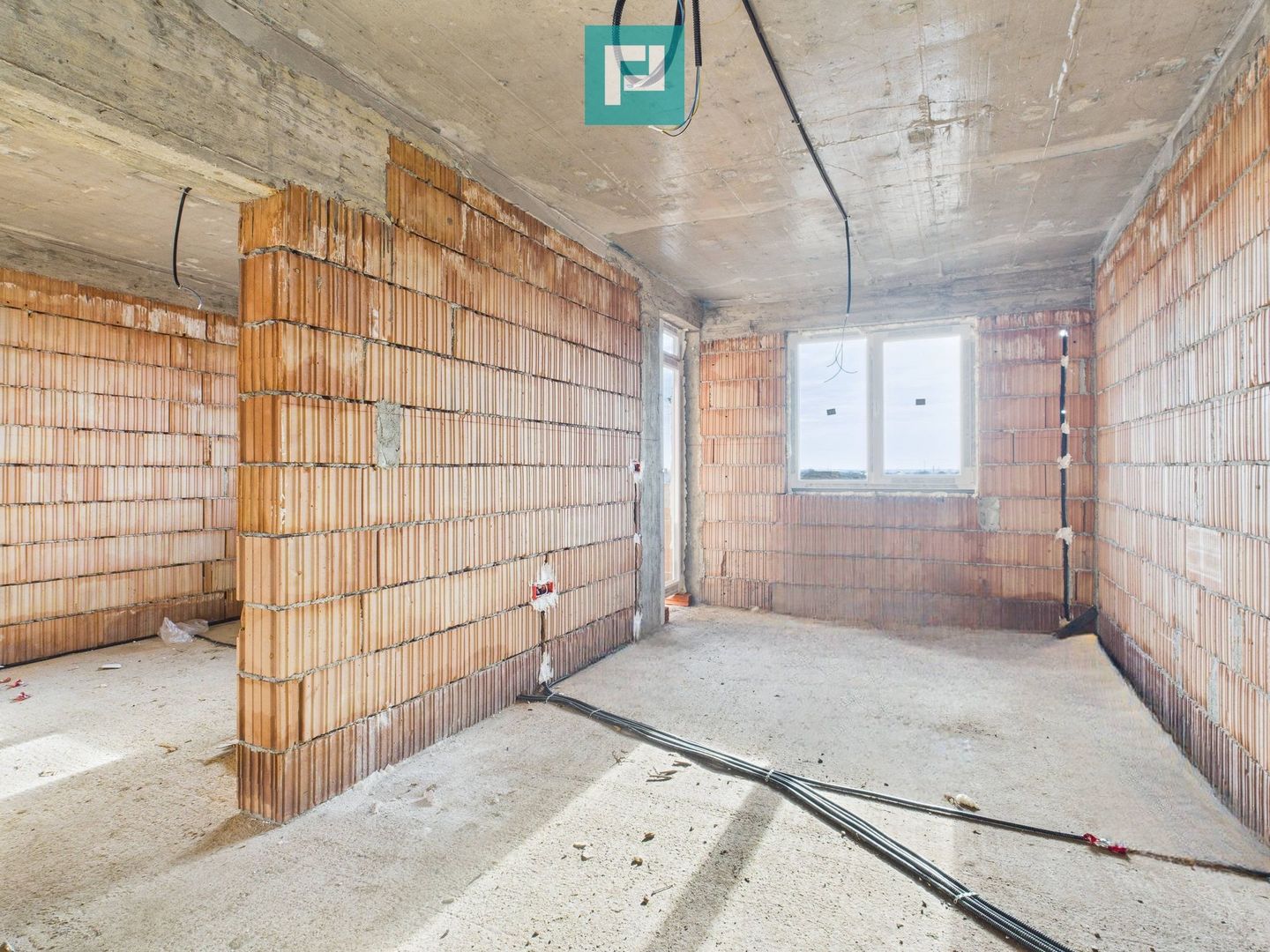 Penthouse cu terasă generoasă, în centrul Chișodei