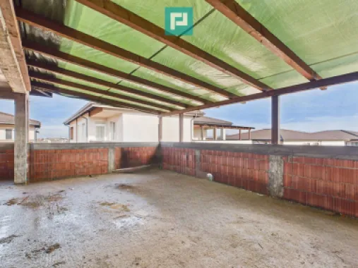 Penthouse cu terasă generoasă, în centrul Chișodei