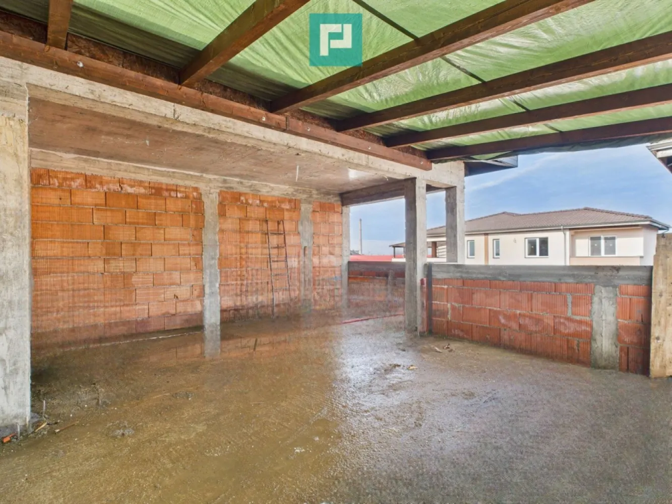 Penthouse cu terasă generoasă, în centrul Chișodei