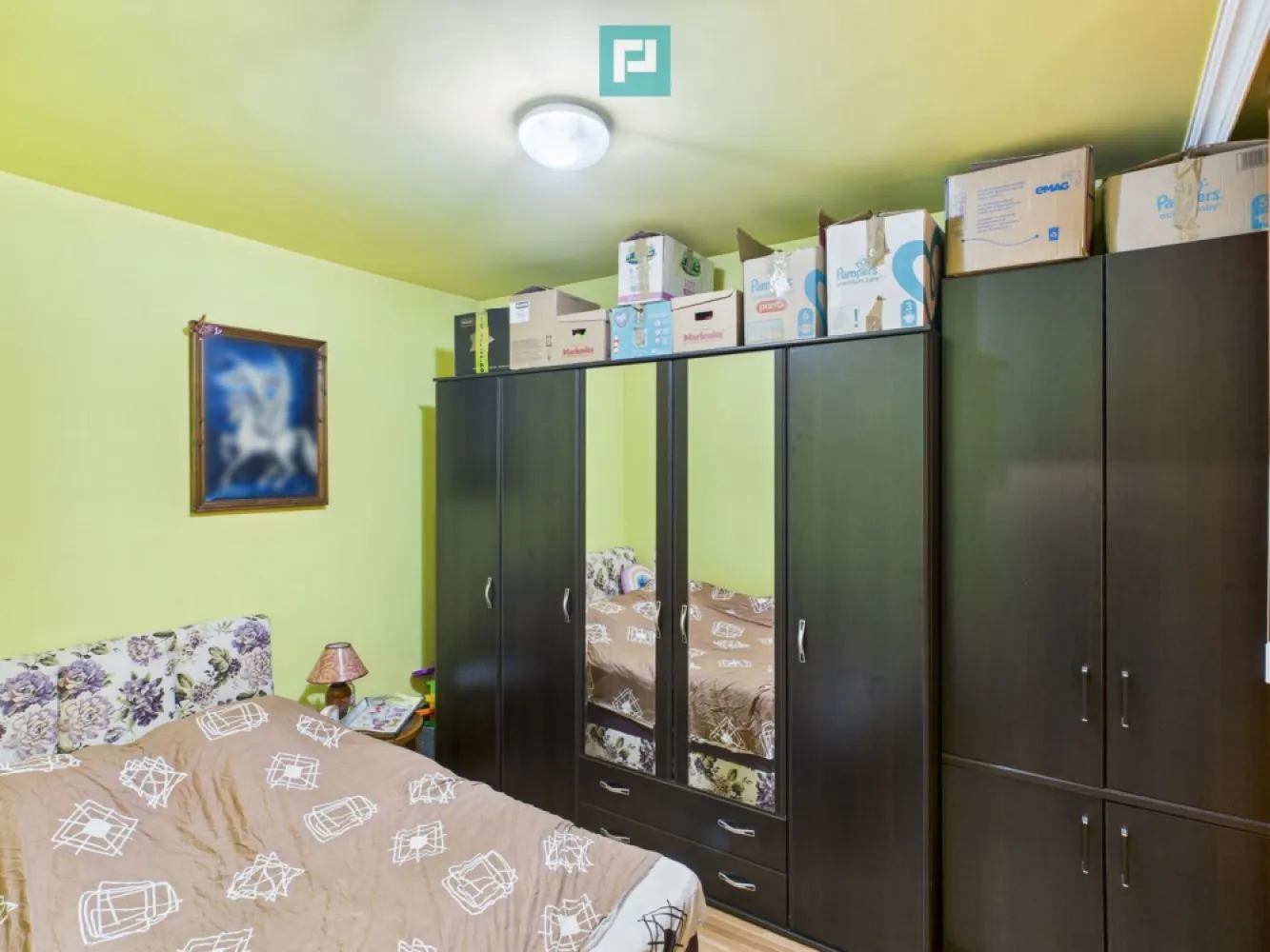 Apartament cu 3 camere tip X, Str. Feldioarei - De vânzare – Apartament cu 3 camere tip X, Str. Feldioarei Oferim spre vânzare un apartament curat si aranjat situat pe str. Feldioarei Nr.6, în zona liniștită și bine cotată. La cateva minute de Universitatea Oradea, Centru, Piata Unirii, magazine si facilitati. Locuința este complet utilată și mobilată, gata pentru mutare imediată. Compartimentare: - Living spațios cu bucătărie semi open space - 2 dormitoare luminoase - Baie modernă Ideal pentru o familie sau cuplu care caută confort și intimitate într-o zonă accesibilă și bine conectată. Pentru mai multe detalii sau programarea unei vizionări, nu ezitați să ne contactați Ramon Morar - Consultant imobiliar Property Lab E-mail ramon.morar@propertylab.ro Telefon - 0771 796 288 CP 2854241 }}
