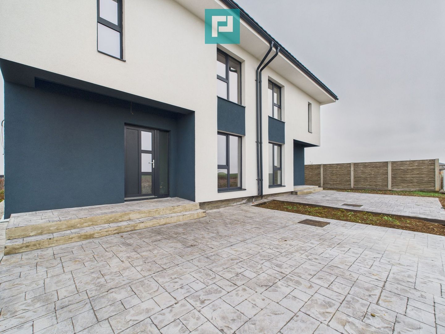 Duplex semi-finisat cu 3 camere, 3 băi în Pișchia
