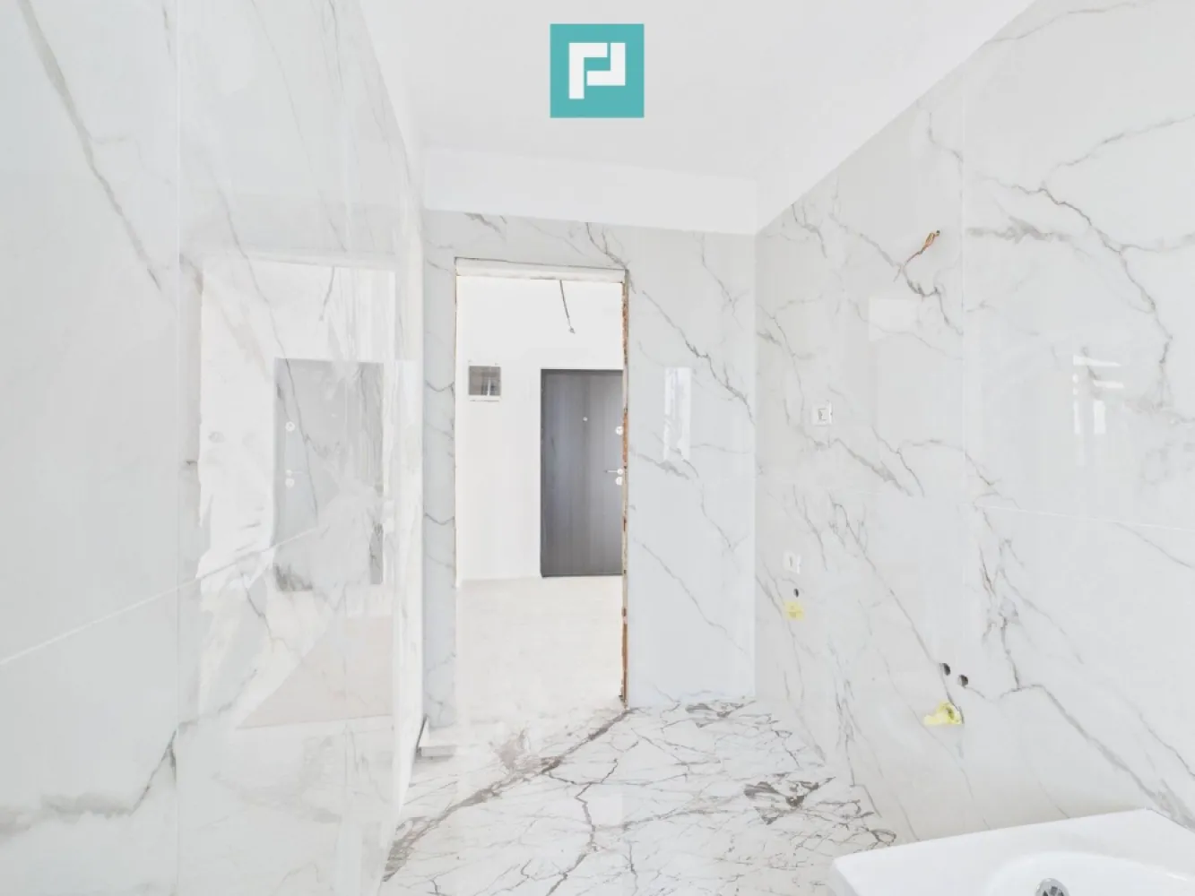 Penthouse cu terasă generoasă, în inima Chișodei