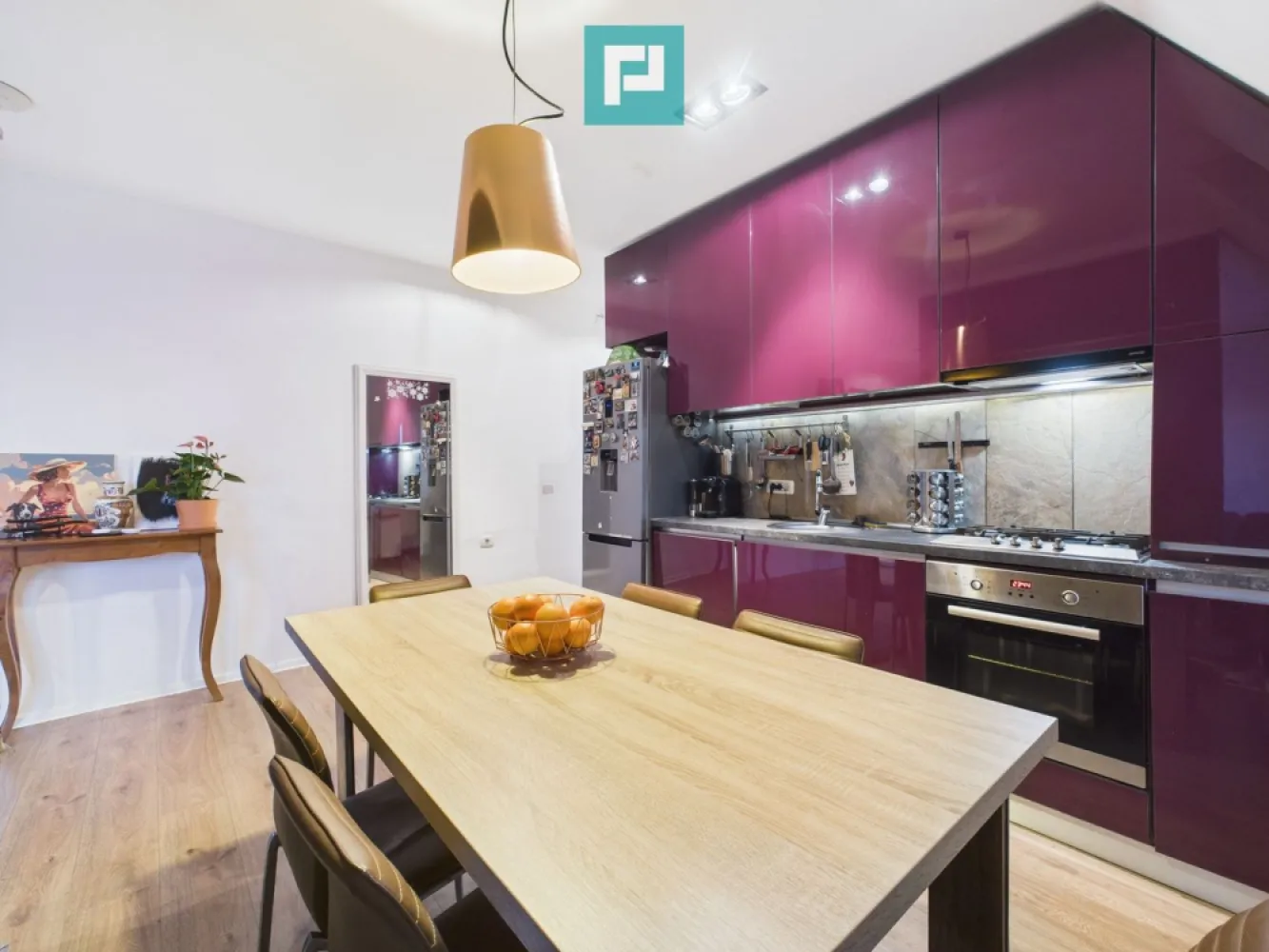 Apartament cu 3 camere – Zona Simion Bărnuțiu - ~ Cauți un apartament spațios și cochet la un buget rezonabil ? • Apartament modern cu 3 camere, mobilat și utilat, gata de mutare ! • Ideal pentru cupluri tinere și familii sau ca investiție ! ~ Caracteristici principale : • Suprafață utilă ~ 63 mp • Etaj 5/5 (mansardă) • Pod pe toată suprafata apartamentului • Constructie noua (2015) • Bloc izolat termic • Mobilat și utilat complet • Centrală proprie și 2 unități de aer condiționat • Beneficiază de lumină naturală abundentă ~ Avantaje zonă : • Transport în comun, magazine, școli și gradinițe în apropiere • Zonă de parcare fără TimPark • Străzi asfaltate și iluminat public ~ Suna-mă acum pentru detalii suplimentare și vizionări : • Marian Dobre - Consultant Imobiliar Property Lab Timișoara • Telefon: 0773 700 389 E-mail: marian.dobre@propertylab.ro Cod Proprietate: 2828504 }}