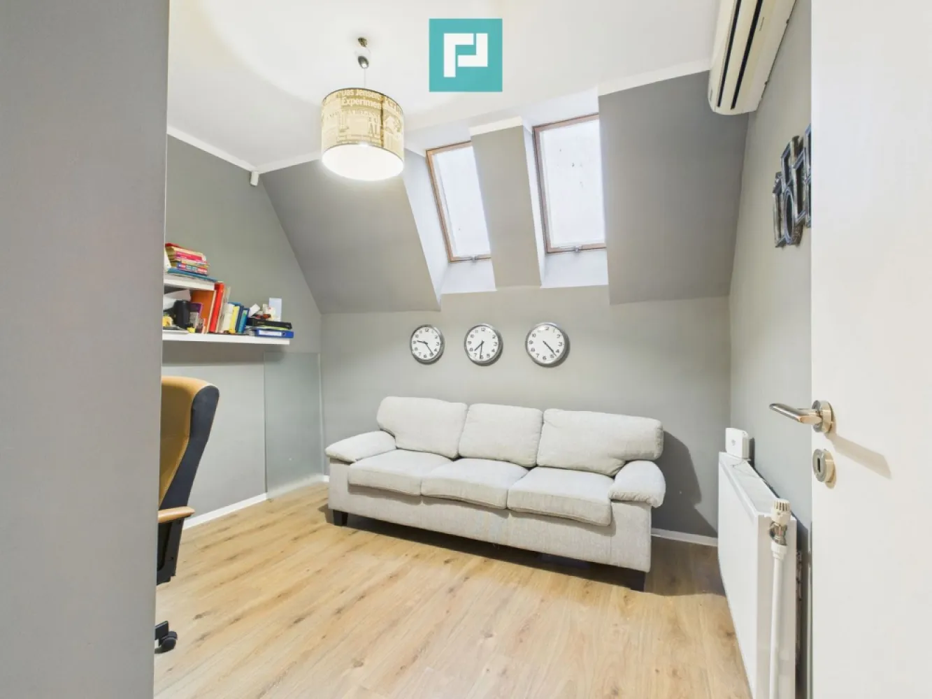 Apartament cu 3 camere – Zona Simion Bărnuțiu - ~ Cauți un apartament spațios și cochet la un buget rezonabil ? • Apartament modern cu 3 camere, mobilat și utilat, gata de mutare ! • Ideal pentru cupluri tinere și familii sau ca investiție ! ~ Caracteristici principale : • Suprafață utilă ~ 63 mp • Etaj 5/5 (mansardă) • Pod pe toată suprafata apartamentului • Constructie noua (2015) • Bloc izolat termic • Mobilat și utilat complet • Centrală proprie și 2 unități de aer condiționat • Beneficiază de lumină naturală abundentă ~ Avantaje zonă : • Transport în comun, magazine, școli și gradinițe în apropiere • Zonă de parcare fără TimPark • Străzi asfaltate și iluminat public ~ Suna-mă acum pentru detalii suplimentare și vizionări : • Marian Dobre - Consultant Imobiliar Property Lab Timișoara • Telefon: 0773 700 389 E-mail: marian.dobre@propertylab.ro Cod Proprietate: 2828504 }}