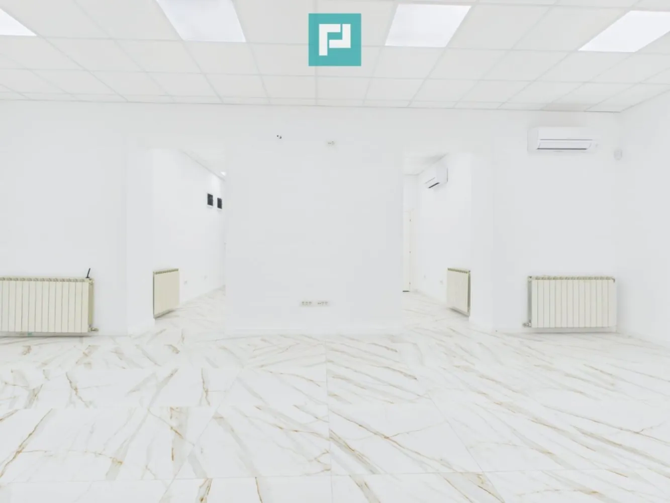 Proprietate de prestigiu în centrul Aradului - PROPRIETATE DE PRESTIGIU ULTRACENTRALĂ DE VÂNZARE ÎN ARAD— O OPORTUNITATE RARĂ PE PIAȚĂ Descoperă un spațiu premium, ultra-finisat, situat într-una dintre cele mai exclusiviste zone ale orașului — locul ideal pentru afaceri care cer vizibilitate, eleganță și poziționare strategică. Cu o suprafață construită de 153 mp și suprafață utilă de 101 mp, proprietatea oferă un cadru modern, versatil și impecabil realizat, pregătit să găzduiască: Spațiu comercial de top Magazine de lux & showroom-uri premium Birouri reprezentative pentru companii Investiție imobiliară cu randament excelent Alte activități care impun standarde înalte Aceasta nu este doar o proprietate — este o declarație de poziționare. Spațiile ultracentrale de acest calibru apar rar pe piață și dispar rapid. Dacă îți dorești un loc care să îți amplifice brandul, să îți crească vizibilitatea și să îți ofere un avantaj real într-una dintre cele mai valoroase zone ale orașului, aceasta este oportunitatea pe care nu o poți rata. Proprietățile cu adevărat excepționale nu așteaptă! Programează o vizionare și descoperă pe loc diferența dintre un spațiu obișnuit și unul care inspiră succes! Pentru mai multe detalii și stabilirea unei vizionări asistate, vă stăm la dispoziție! Adina Baciș - consultant imobiliar Propertylab Telefon: 0767103967 Email: adina.bacis@propertylab.ro Jeanina Câmpan - consultant imobiliar Propertylab Telefon: 0760672985 Email: jeanina.campan@propertylab.ro Proprietate de prestigiu în centrul Aradului CP2809100 }}