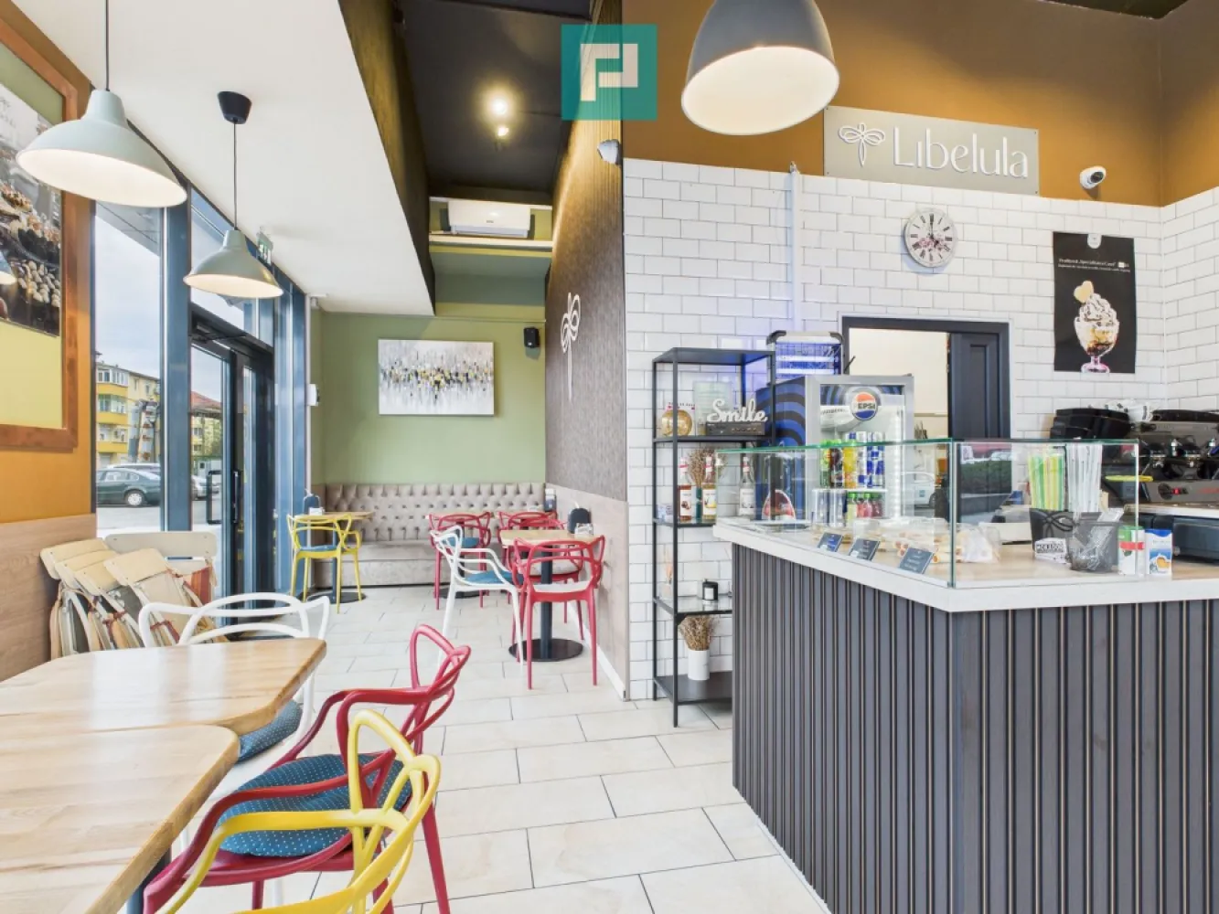 AFACERE PROFITABILĂ COFETĂRIE - FAST FOOD - Se vinde afacere profitabilă, un business la cheie, o investiție sigură, o oportunitate rară, o afacere înfloritoare, într-o zonă foarte bună, cofetărie & fast-food, o afacere gastronomică funcțională! Cauți un business deja funcțional cu poziție excelentă? Noi avem soluția ideală pentru o investiție sigură, o preluare de afacere, cu utilaje noi, specifice fast-food, o cofetărie/fast food complet echipată! Locație premium, cu două terase mari, perfect amplasate, pe colț, cu vitrine mari, spațiu luminos și amenajat modern! Cofetărie și fast-food complet echipate, la cheie! Sistem complet de alarmă și supraveghere video! Spațiu optimizat, design modern, gata să fie preluat și operat imediat! De ce este o investiție excelentă? Deoarece este o afacere înfloritoare cu activitate stabilă Vad comercial foarte bun într-un cartier locuit integral Potențial mare de dezvoltare: evenimente, livrări, extinderea meniului Investiția inițială este deja făcută, trebuie doar să continui! Preluare imediată - ideal pentru antreprenori, investitori sau extindere de brand! Dacă îți dorești un business sigur, modern și bine poziționat, aceasta este șansa perfectă pentru tine! Pentru mai multe detalii și stabilirea unei vizionări asistate, vă stau la dispoziție la: Telefon: 0760672985 Email: jeanina.campan@propertylab.ro Jeanina Câmpan - consultant imobiliar Propertylab AFACERE PROFITABILĂ COFETĂRIE/FAST FOOD CP2826326 }}