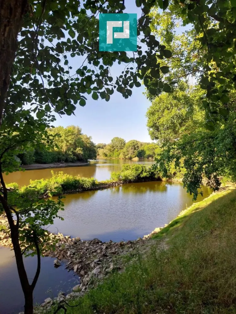 Teren pe malul Muresului- oportunitati multiple - Oportunitate rară pe malul Mureșului – Teren spectaculos în zona Periam Port! Property Lab vă propune spre vânzare un teren de vis, situat într-o zonă pitorească, perfect pentru relaxare sau investiții inspirate! Caracteristici: - Suprafață: 5.000 mp cu posibilitatea de a achiziționa încă 5000 mp chiar lângă parcelă - Două fronturi stradale – accesibilitate excelentă - Locație: Periam Port, direct pe malul Mureșului - Cadru natural superb – liniște, verdeață, apă Destinații posibile: - Resort cu cabane de închiriat - Camping sau glamping ecologic - Pensiune turistică - Centru de sporturi nautice sau de aventură - Foișoare și spații de evenimente în aer liber - Pepinieră sau fermă agroturistică Toate acestea într-un peisaj de poveste, unde răsăriturile și apusurile se reflectă direct în apele Mureșului. O locație care inspiră, relaxează și oferă potențial real de business. Sună acum pentru detalii și vizionare! Dina Driment – Consultant Imobiliar Telefon : 0721 869 140 e-mail : dina.driment@propertylab.ro CP2823406 }}