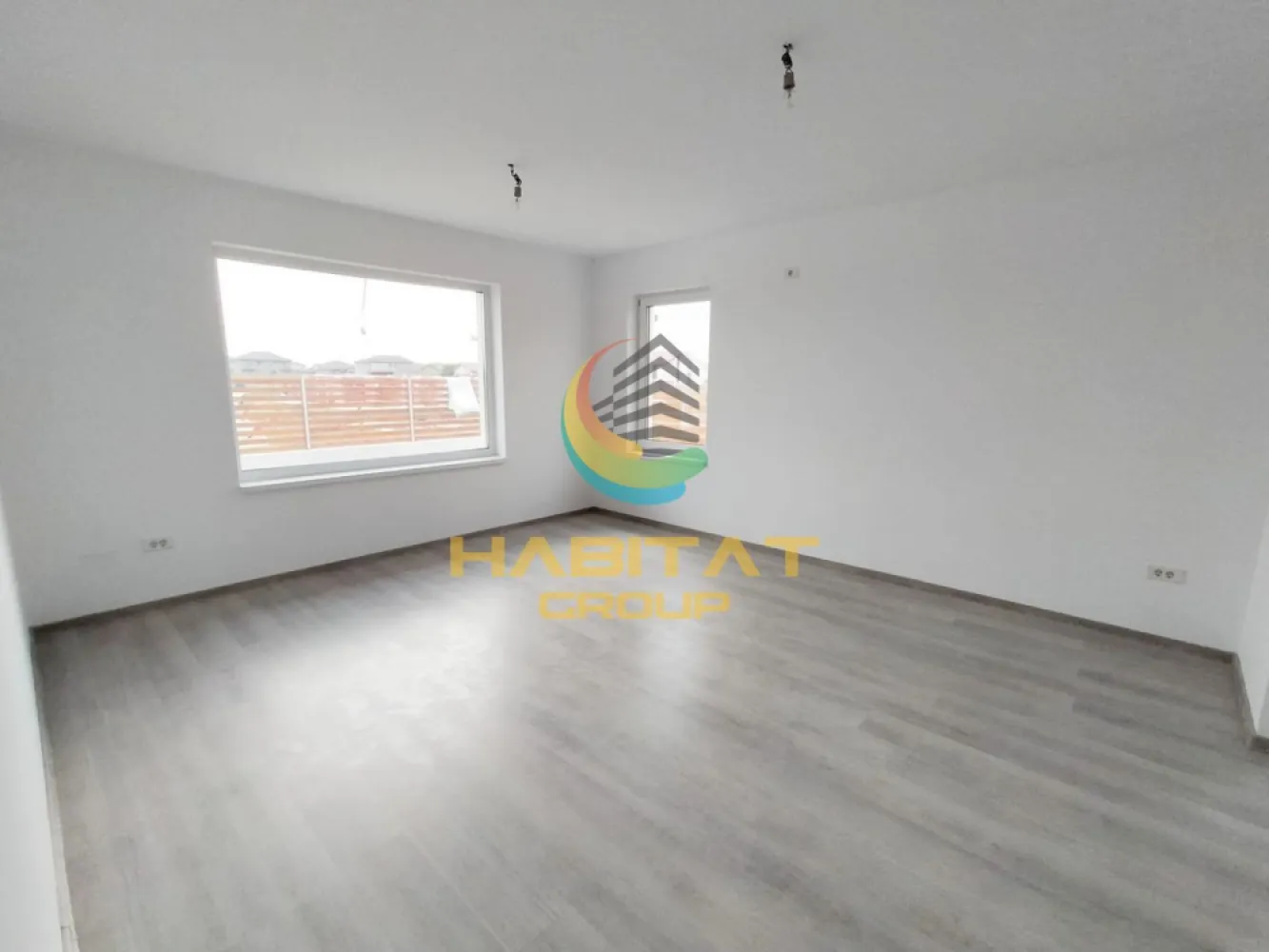 Casa 3 camere | 2 bai | Finisaje de calitate | Comision 0% - Descoperă o casă modernă pe parter, construită cu materiale premium și atenție la fiecare detaliu, ideală pentru familii care își doresc confort, eficiență și un stil de viață liniștit.

Locuința are o suprafață utilă de 86 mp și un pod generos de aproximativ 80 mp, perfect pentru depozitare sau amenajare suplimentară. Compartimentarea este practică și eficientă, oferind spații luminoase și confortabile.

Dotări premium:
- Tâmplărie tripan Salamander pentru izolație termică și fonică excelentă;
- Încălzire în pardoseală Purmo pentru confort uniform în întreaga casă;
- Finisaje moderne și materiale de calitate superioară;
- Teren de 409 mp, ideal pentru grădină, foișor sau zonă de relaxare;

Utilități:
- Curent electric;
- Puț propriu;
- Fosă septică ecologică.

📞 Sună acum la 0773 795 896 pentru mai multe detalii și programarea unei vizionări!