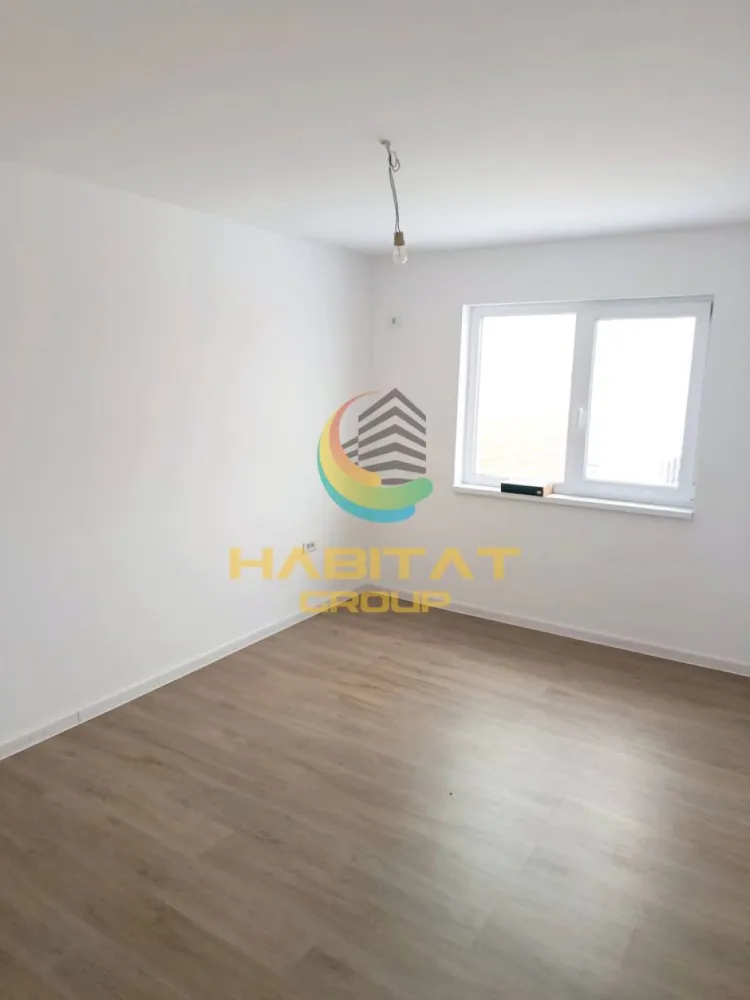 Casa 3 camere | 2 bai | Finisaje de calitate | Comision 0% - Descoperă o casă modernă pe parter, construită cu materiale premium și atenție la fiecare detaliu, ideală pentru familii care își doresc confort, eficiență și un stil de viață liniștit.

Locuința are o suprafață utilă de 86 mp și un pod generos de aproximativ 80 mp, perfect pentru depozitare sau amenajare suplimentară. Compartimentarea este practică și eficientă, oferind spații luminoase și confortabile.

Dotări premium:
- Tâmplărie tripan Salamander pentru izolație termică și fonică excelentă;
- Încălzire în pardoseală Purmo pentru confort uniform în întreaga casă;
- Finisaje moderne și materiale de calitate superioară;
- Teren de 409 mp, ideal pentru grădină, foișor sau zonă de relaxare;

Utilități:
- Curent electric;
- Puț propriu;
- Fosă septică ecologică.

📞 Sună acum la 0773 795 896 pentru mai multe detalii și programarea unei vizionări!