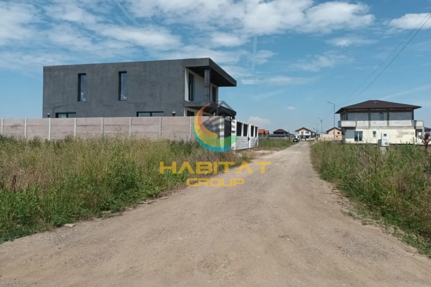 Teren intravilan 409 mp | Rate disponibile | Berceni - Vidra - Habitat Group oferă spre vânzare teren intravilan situat în Vidra, cu suprafață de 409 mp, perfect pentru construcția unei locuințe într-o zonă rezidențială în plină dezvoltare.

Preț: 29.800 euro (TVA inclus) | Comision 0% | Achiziție în rate (avans 30%)

Detalii teren:
- Suprafață: 409 mp 
- Deschidere: 16 m
- Adâncime: 22,58 m

Utilități:
- Curent electric disponibil la lot

Avantaje:
- Stradă amenajată
- Zonă liniștită, ideală pentru familie
- Potrivit pentru investiție imobiliară

📞 Contact: 0773 795 896 – Cornel Blanaru