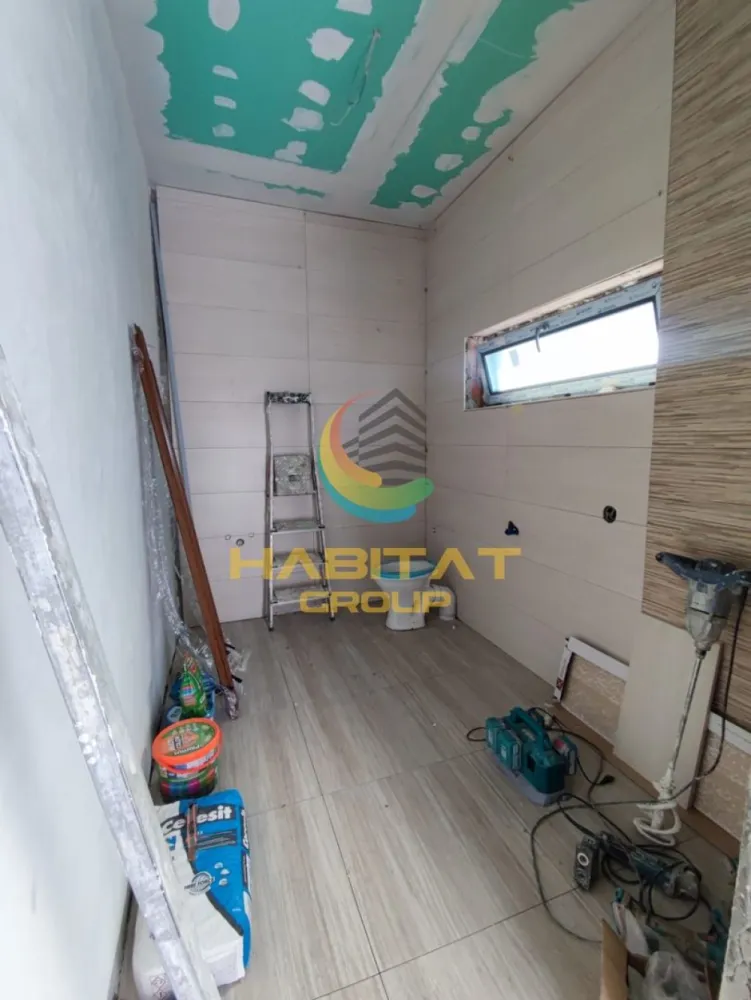 Casa 2 dormitoare + 2 bai | 375 mp teren | Comision 0 | Vidra - Dacă îți dorești o casă modernă aproape de București, această proprietate din Vidra poate fi alegerea ideală. Construită pe un teren de 375 mp, vila oferă spații bine compartimentate, finisaje de calitate și un ambient perfect pentru viața de familie.

Preț: 135.000 EUR TVA inclus | Comision cumpărător: 0%

Proprietatea include:
- 2 dormitoare generoase
- Dormitor matrimonial cu dressing și baie proprie
- Living luminos și primitor
- Încălzire în pardoseală
- Tâmplărie premium pentru eficiență energetică

Localizarea este excelentă, în apropiere de Mega Parc Vidra și stația STV – linia 475, cu acces rapid către București.

Contactează-ne pentru detalii și programarea unei vizionări!
