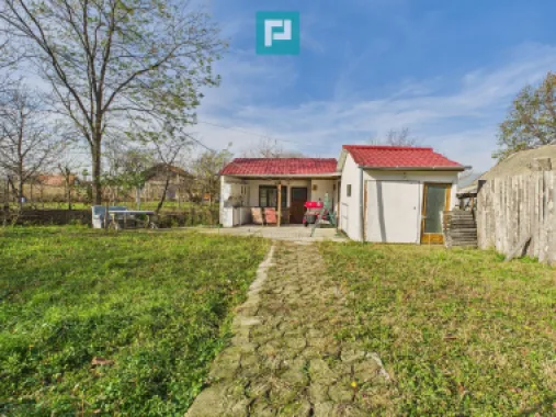 Casuță cu priveliște panoramică spre Cetatea Șiria