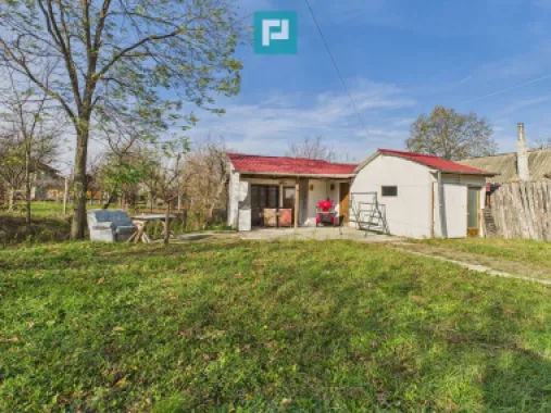 Casuță cu priveliște panoramică spre Cetatea Șiria