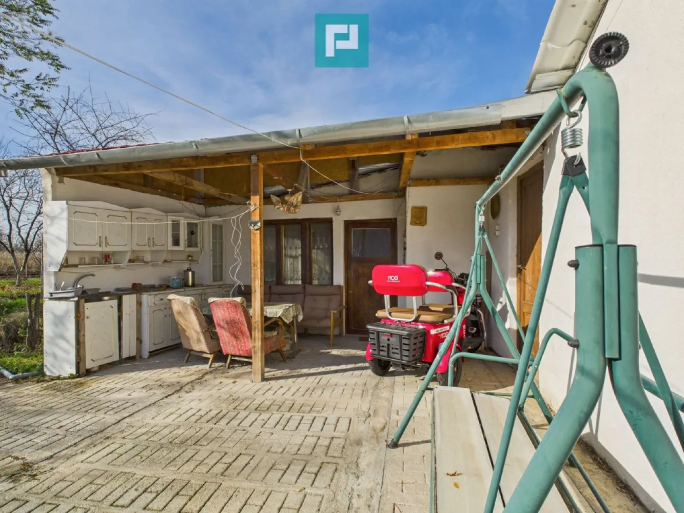 Casuță cu priveliște panoramică spre Cetatea Șiria