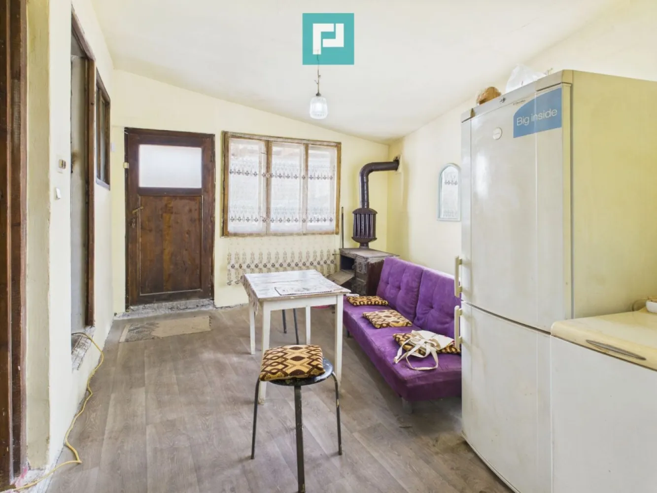 Casuță cu priveliște panoramică spre Cetatea Șiria