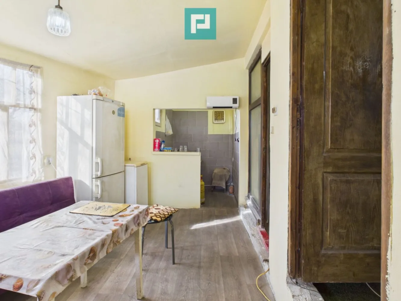 Casuță cu priveliște panoramică spre Cetatea Șiria