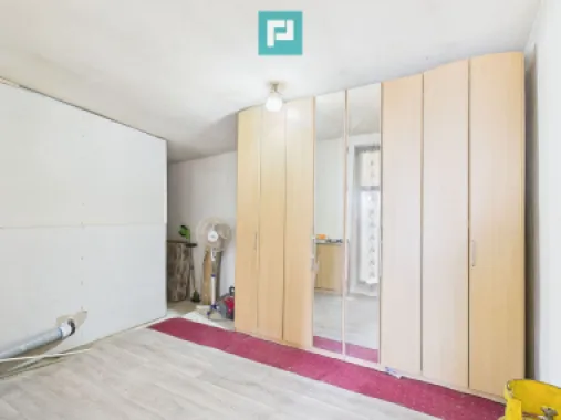 Casuță cu priveliște panoramică spre Cetatea Șiria